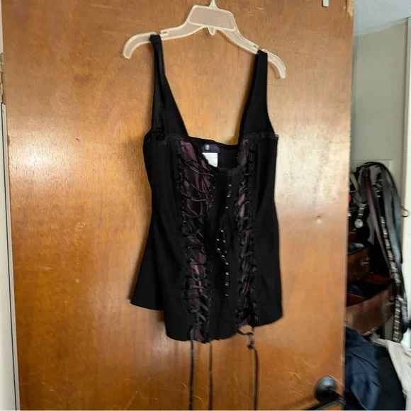 Black and Purple Lace-Up Corset - Picture 12 of 12